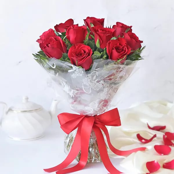 Bouquet of 10 Elegant Roses