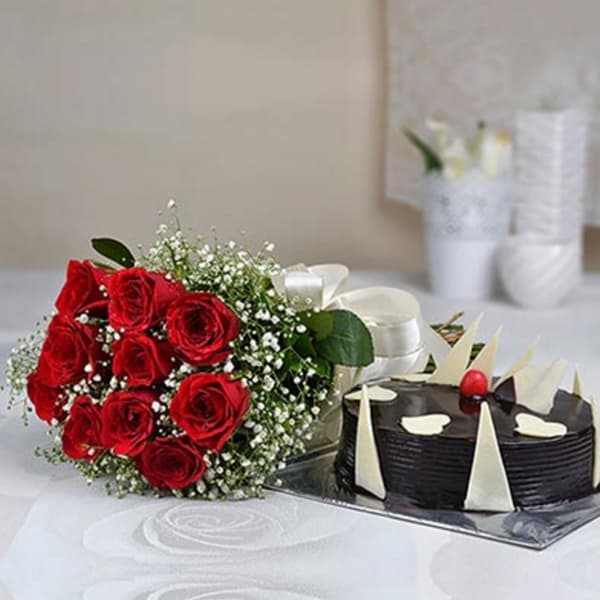 Bouquet of 10 Red Roses with a Half Kg Chocolate Cake