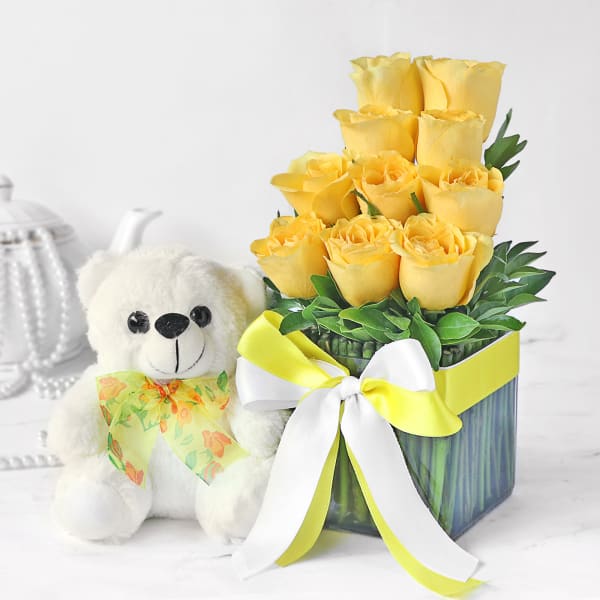 Bouquet of 10 Yellow Roses in Vase with Teddy
