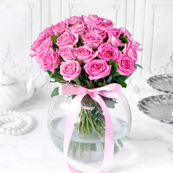 Bouquet of Pink Roses in Globe Vase (25 Stems)