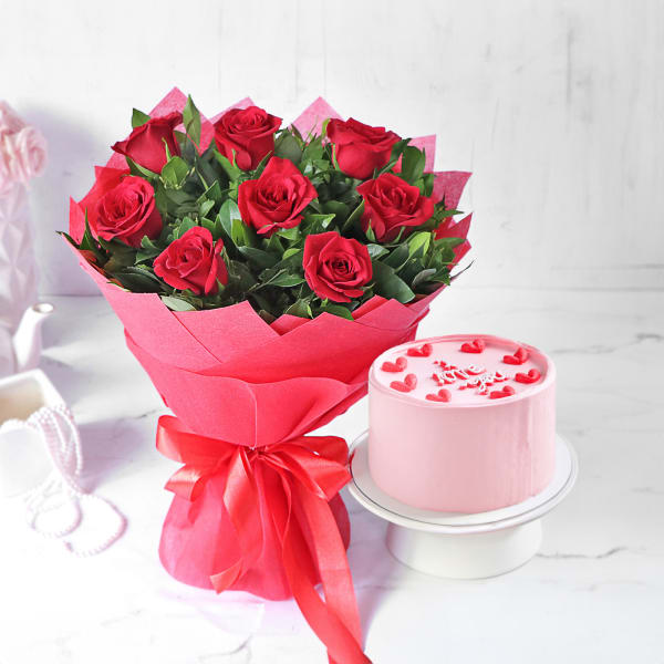 Bouquet of Red Roses with Bento Cake (200 GM)