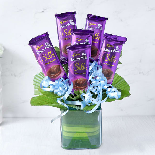 Bouquet Of Smooth Chocolate Bars In A Vase: Gift/Send Gourmet Gifts Online  HD1110829 |