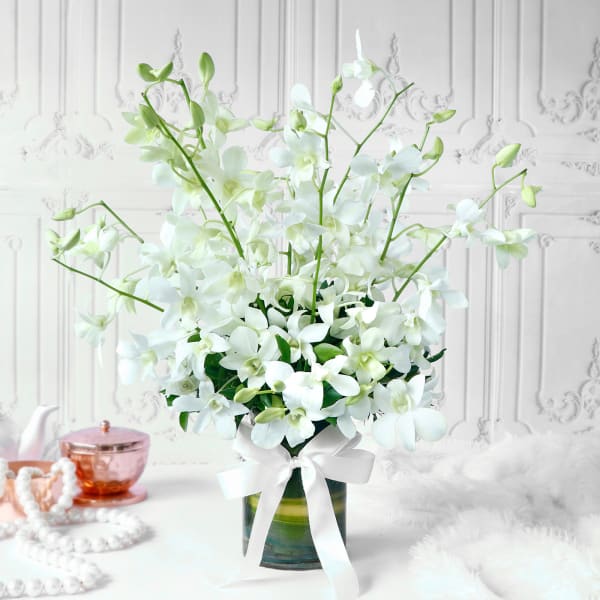 Bouquet of White Orchids in Glass vase (10 Stems)