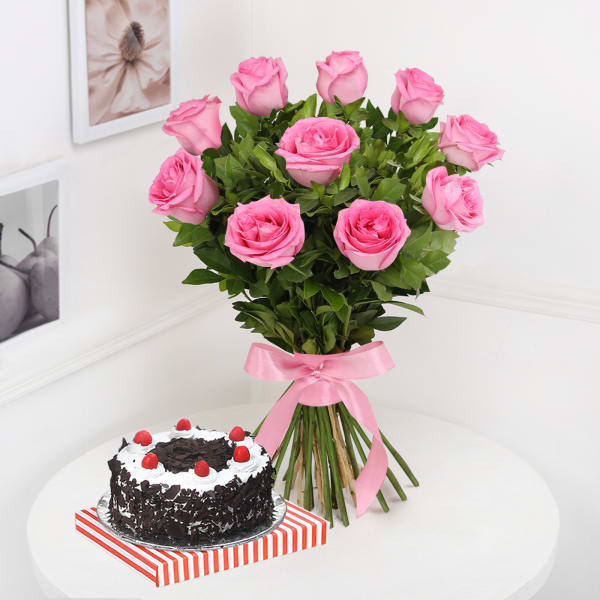 Bunch of 10 Pink Roses & Half Kg Round Black Forest Cake