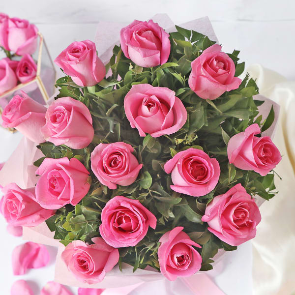 Bunch of 15 Pink Roses Gift/Send New Year Gifts Online HD1004820