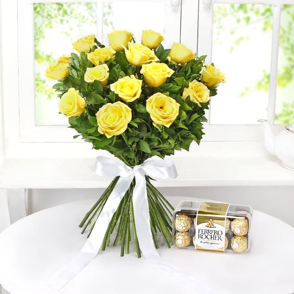 Bunch of 15 Yellow Roses with Ferrero Rocher