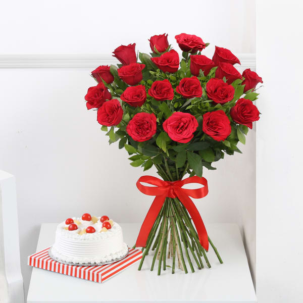 Bunch of 20 Red Roses with Pineapple Cake (Eggless) (Half Kg)