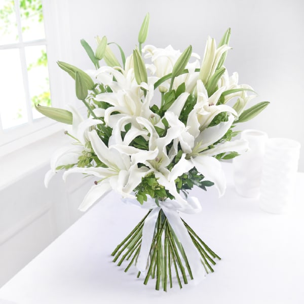 Bunch of 6 Pretty Lilies