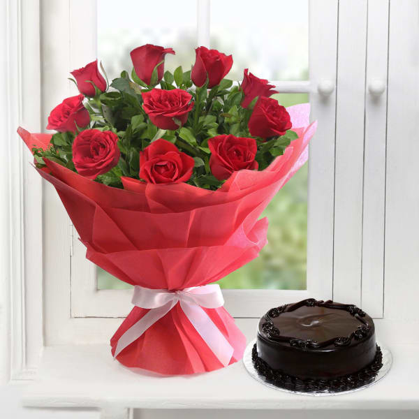 Bunch of Red Roses with Chocolate Cake (Half Kg)