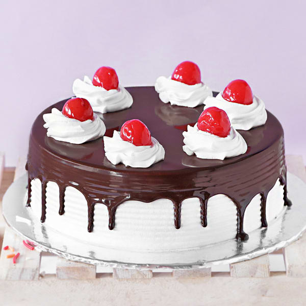 Cherry Black Forest Cake (Half kg)