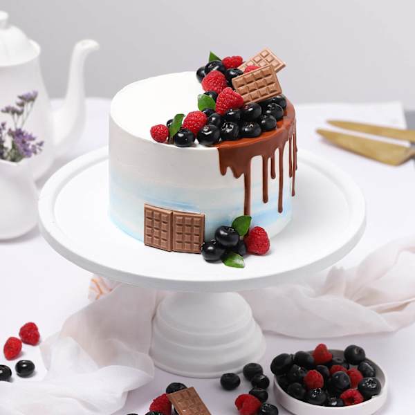 Chocolate Berry Bliss Cake (1 Kg)
