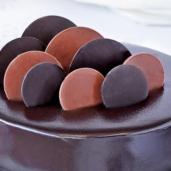 chocolate-cake-1-kg-gift-send-friendship-day-gifts-online-hd1013442