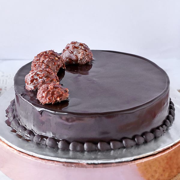 Chocolate Cake with Ferrero Rocher Topping (Half Kg)