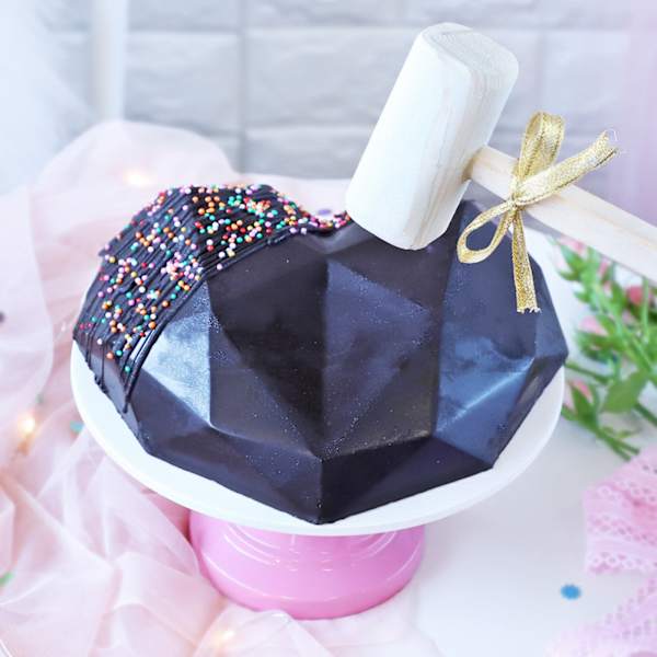 Chocolate Heart Pinata Cake (1 kg)