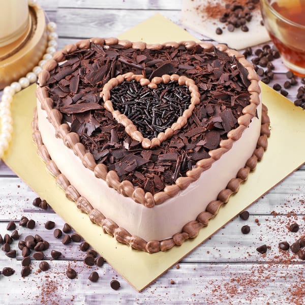Chocolate Heart Valentine Fresh Cream Cake (2 kg)