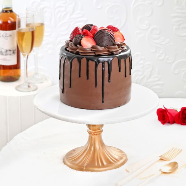 Chocolate Strawberry Fresh Cream Cake (600 Gm)