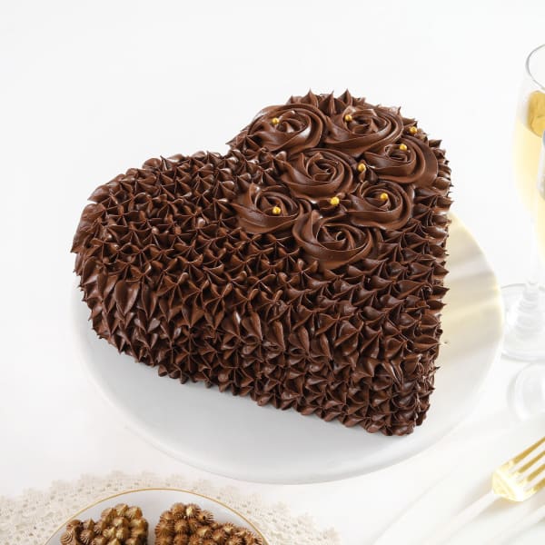 Chocolate Truffle Love Cake (1 Kg)