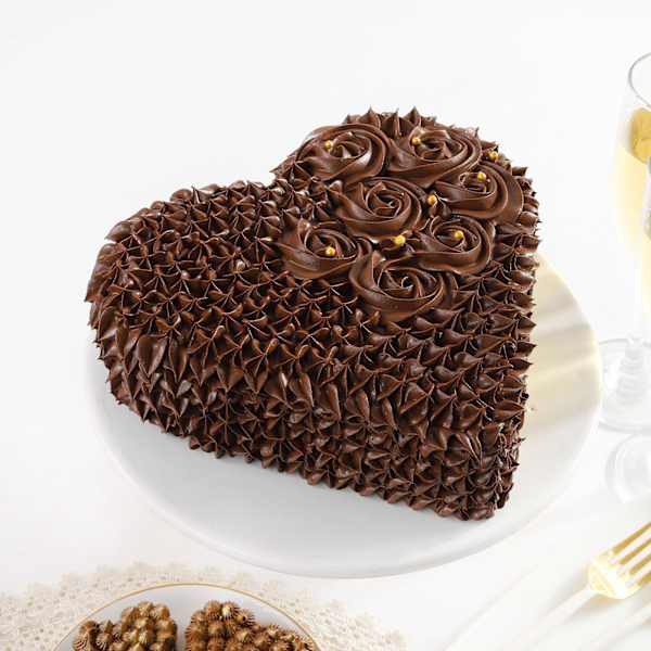 Chocolate Truffle Love Cake (Half kg)