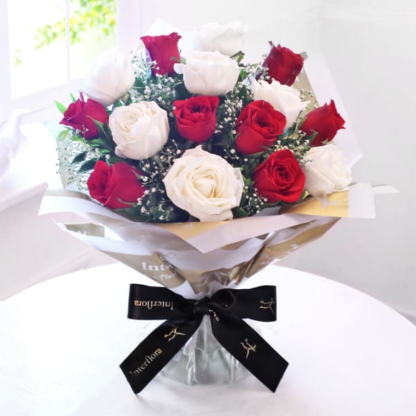 Classic Beauty of 15 Red and White Roses