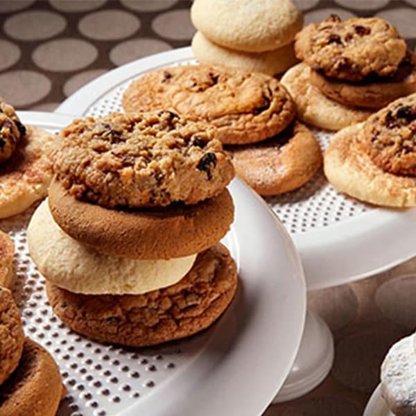 Order Classic Cake 600 gm & Assorted Cookies 12 pcs ...