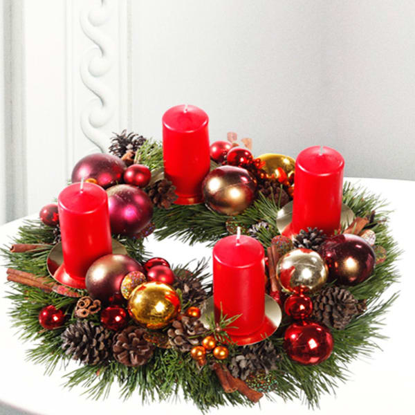 Classic Christmas Wreath with red candles