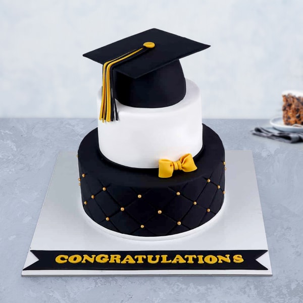 Classic Graduation Fondant Cake (3 Kg)