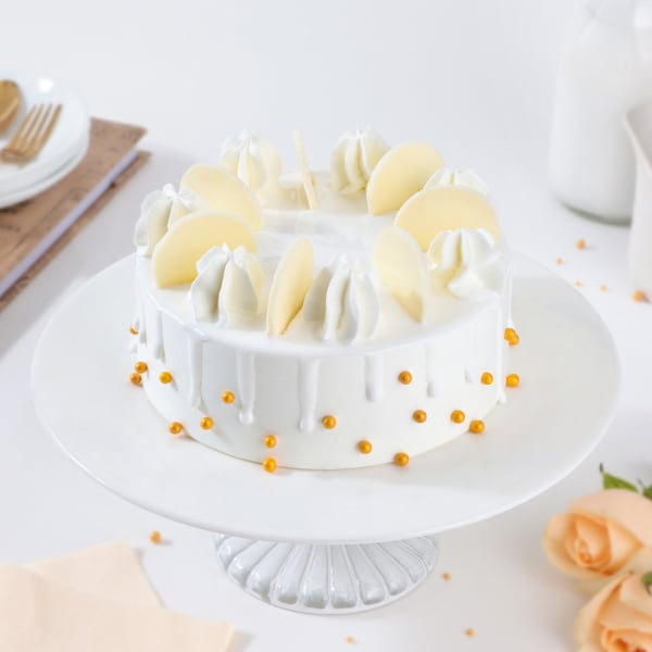 Cloudy White Cream Cake