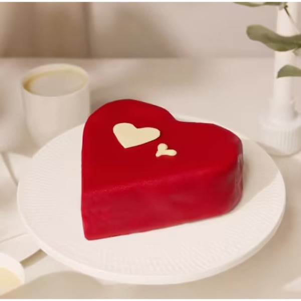 Confectioners heart cake