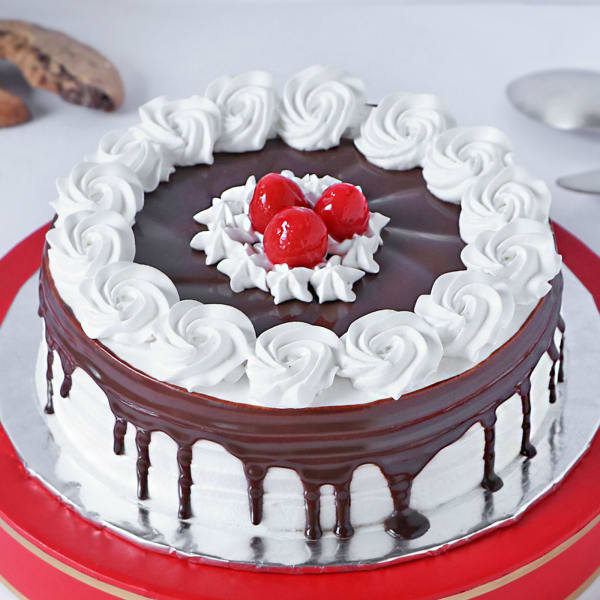 Creamy Black Forest Cake (2 Kg)