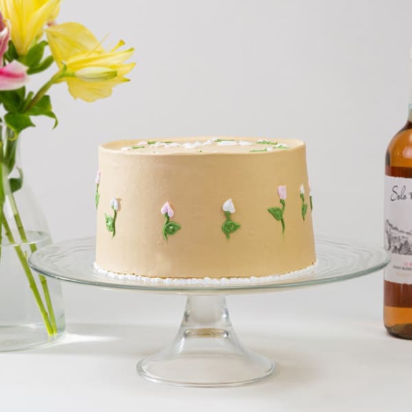 Creamy Cake with Intricate Floral Design (Half Kg)