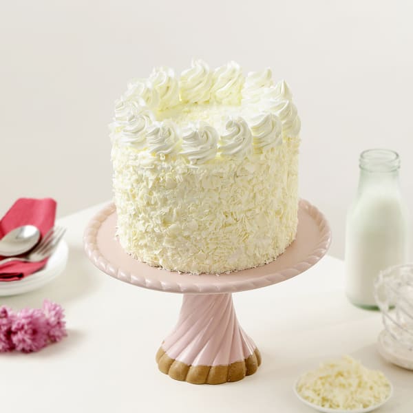 Creamy Elegance Celebration Cake (1 kg)
