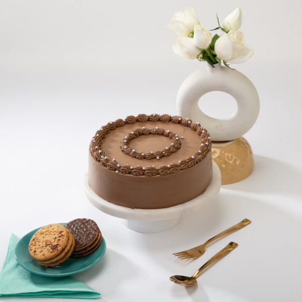 Decadent and Creamy Chocolate Truffle Round Cake (1 Kg)