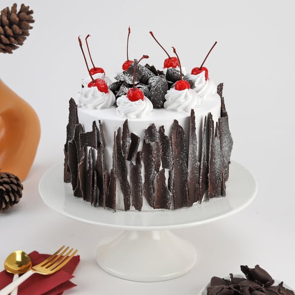Delectable Black Forest Cake (2 Kg)