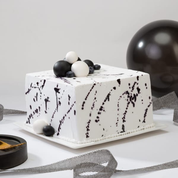 Delectable Monochrome Cake (1 Kg)