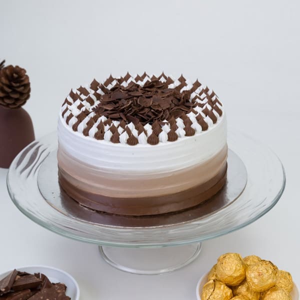 Delicious and Decadent Chocolate Truffle Cake (Half Kg)