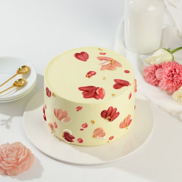 Delicious Blooms Women's Day Cake (500 gm)