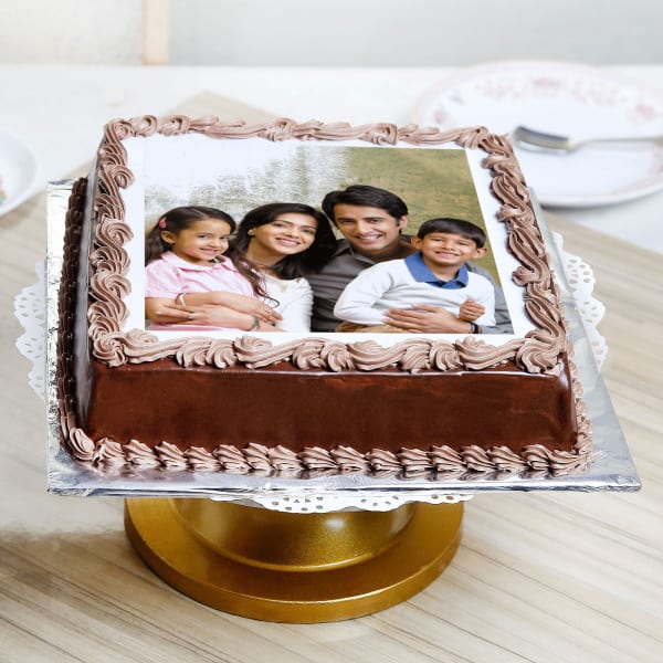 Delicious Chocolate Personalised Photo Cake (Half Kg)