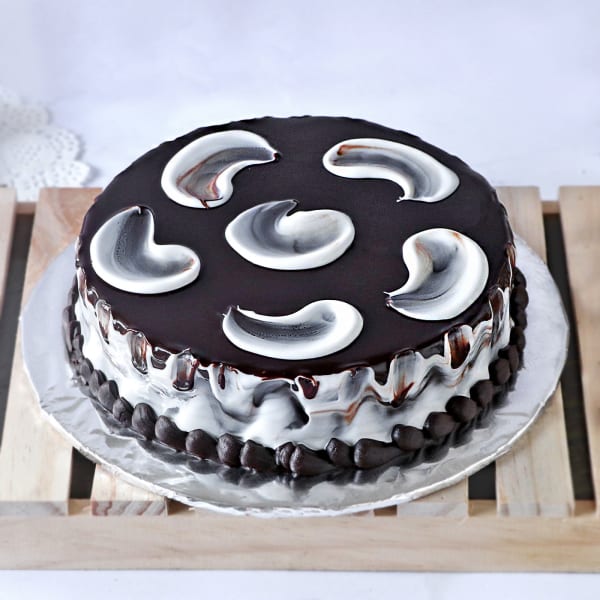 Designer Chocolate Cake (Half Kg)