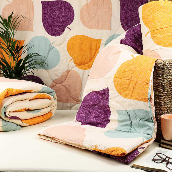 Designer Comforter with Leaves Patterns