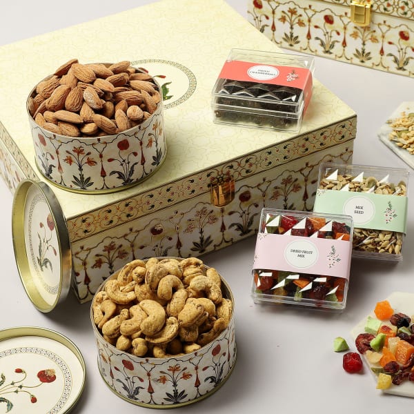 Dry Fruits And Gourmet Mixes Gift Box