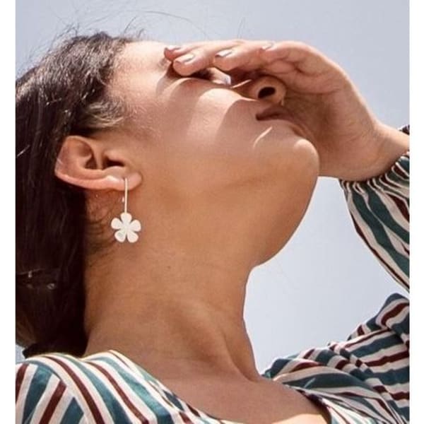 Modern Kundan Jhumka Earrings: Gift/Send Jewellery Gifts Online J11145869 | IGP.com