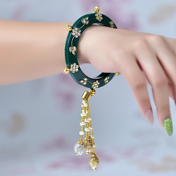 Elegant Floral Design Lumba Bangle Size 2 4 Inches Gift Send Rakhi Gifts Online L11068113 Igp Com Floweraura's latest collection of rakhi sets including latest designer rakhis, rakhi for bhaiya bhabhi, rakhi for kids, divine rakhi, diamond rakhi and much more. elegant floral design lumba bangle size 2 4 inches