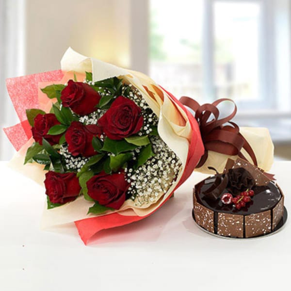 Elegant Rose Bouquet with Half Kg Chocolate Fudge Cake