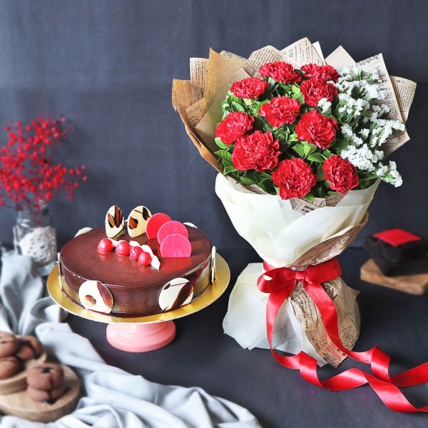 Elegant Truffle Cake With Bunch Of Red Carnations (Half kg)