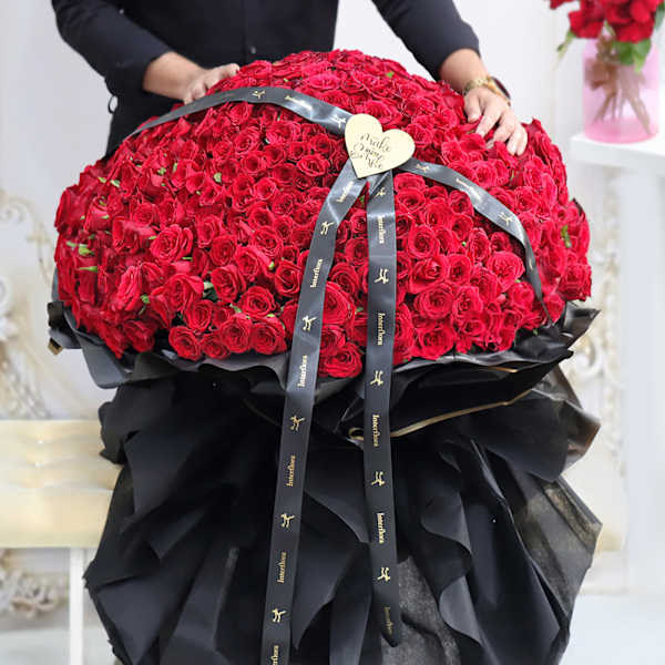 Eternal Elegance Roses Bouquet - 1000 Stems