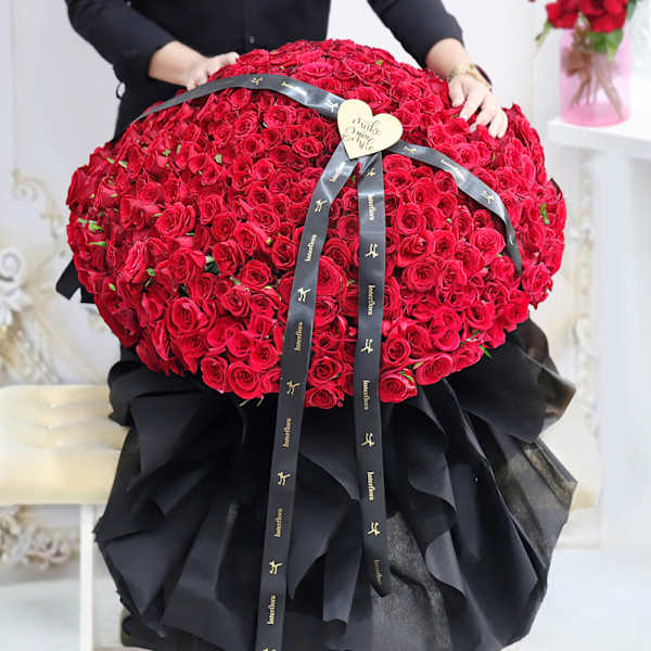 Eternal Elegance Roses Bouquet - 500 Stems