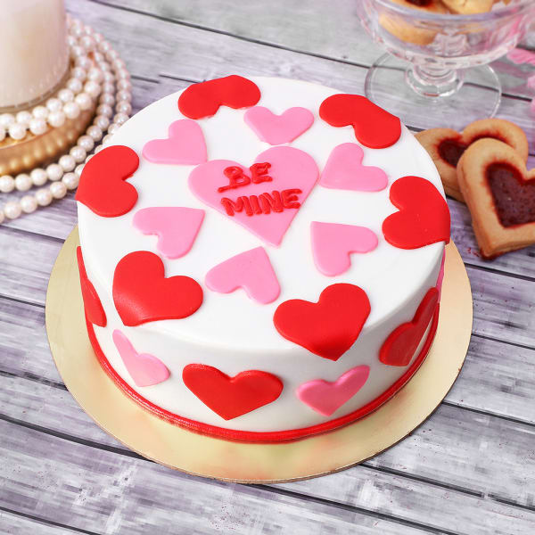 Exploding Hearts Valentine Fondant Cake (Half kg)