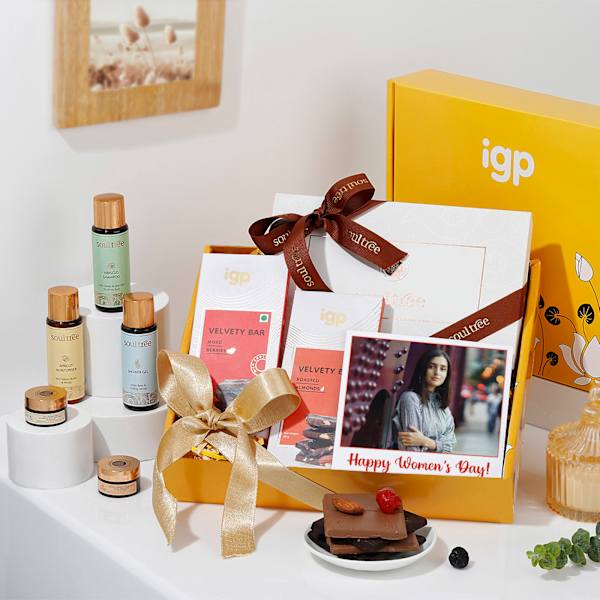 Exquisite Skincare Personalized Women's Day Hamper