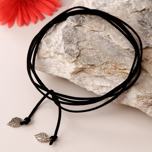 Fashionable Neckpiece of Leather Strings with Metal Leaf Drops