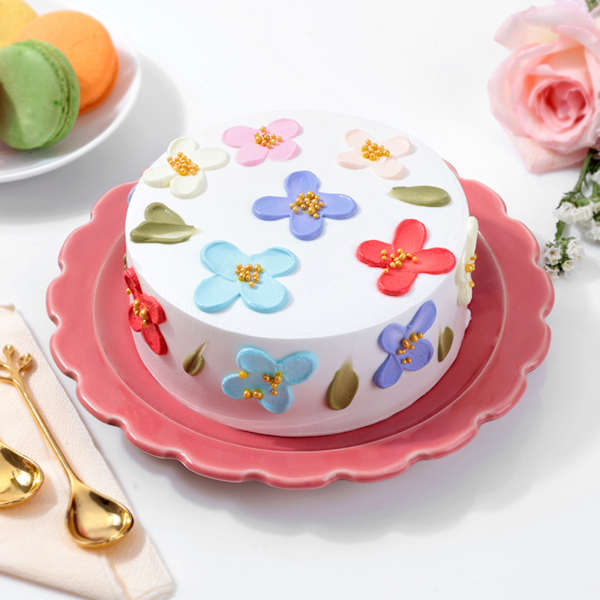 Flowers And Beads Serene Cake (1 Kg)